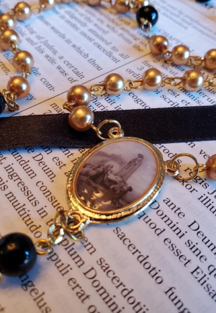 Our Lady of Fatima Gold and Black Rosary 5