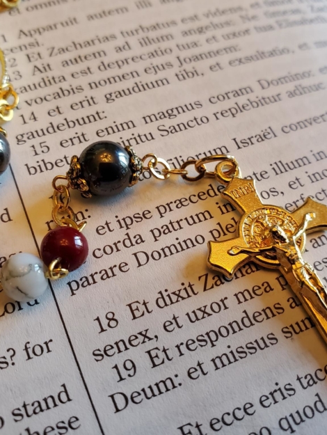 Carmine w: White & Black Crackle Rosary-1