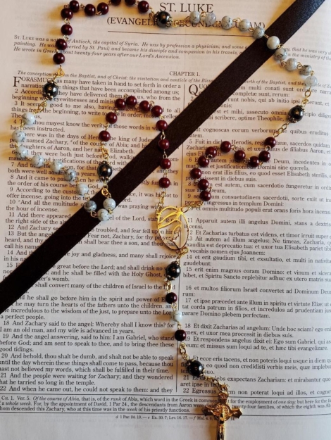 Carmine w: White & Black Crackle Rosary